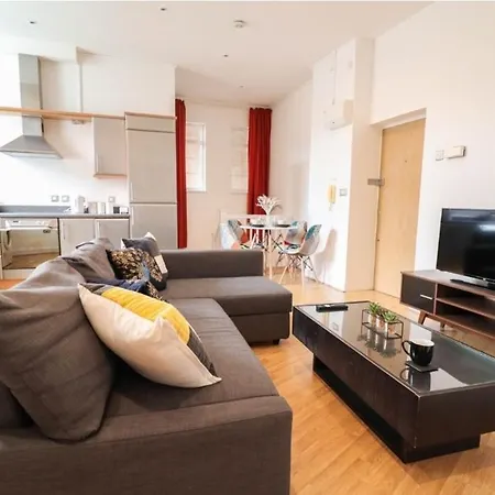 Large 1 Bedroom Apartment In Canning Town Close To Excel London, 02 Arena, Canary Wharf With Free Parking